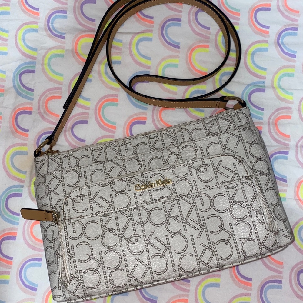 🛑SOLD🛑White Calvin Klein crossbody